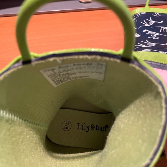 Lily and Dan Dino rain boots, kids size 8 - Picture 4 of 5